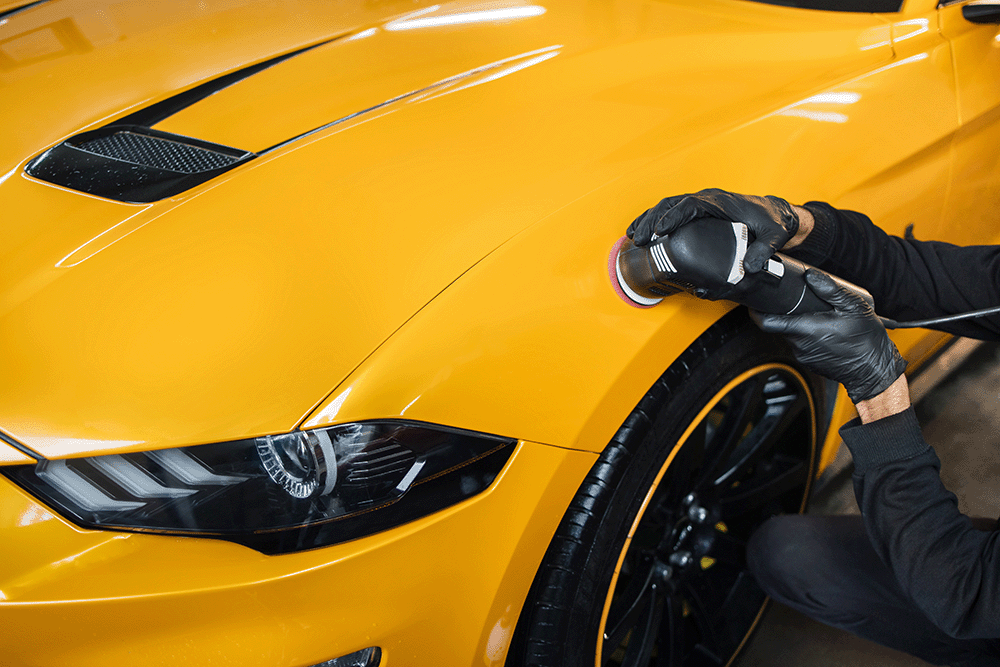 Voertuigen naspoelen met osmosewater bij car detailing